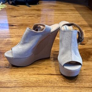 Steve Madden Cream Suede Wedges